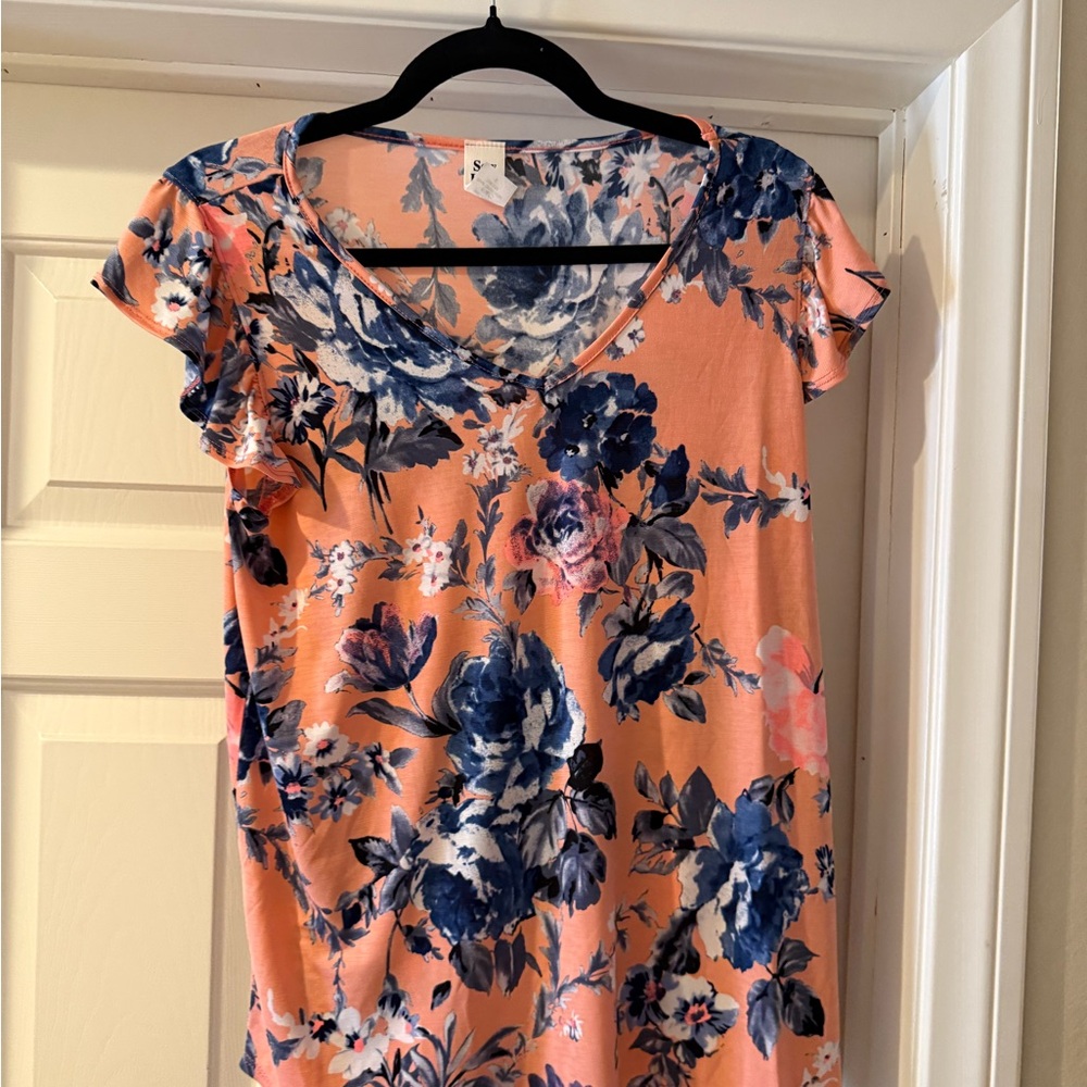 Sew In Love Peach and Blue Floral Short Sleeve Top